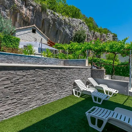 House Hidden Oasis