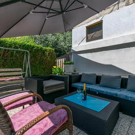 House Hidden Oasis أوميس